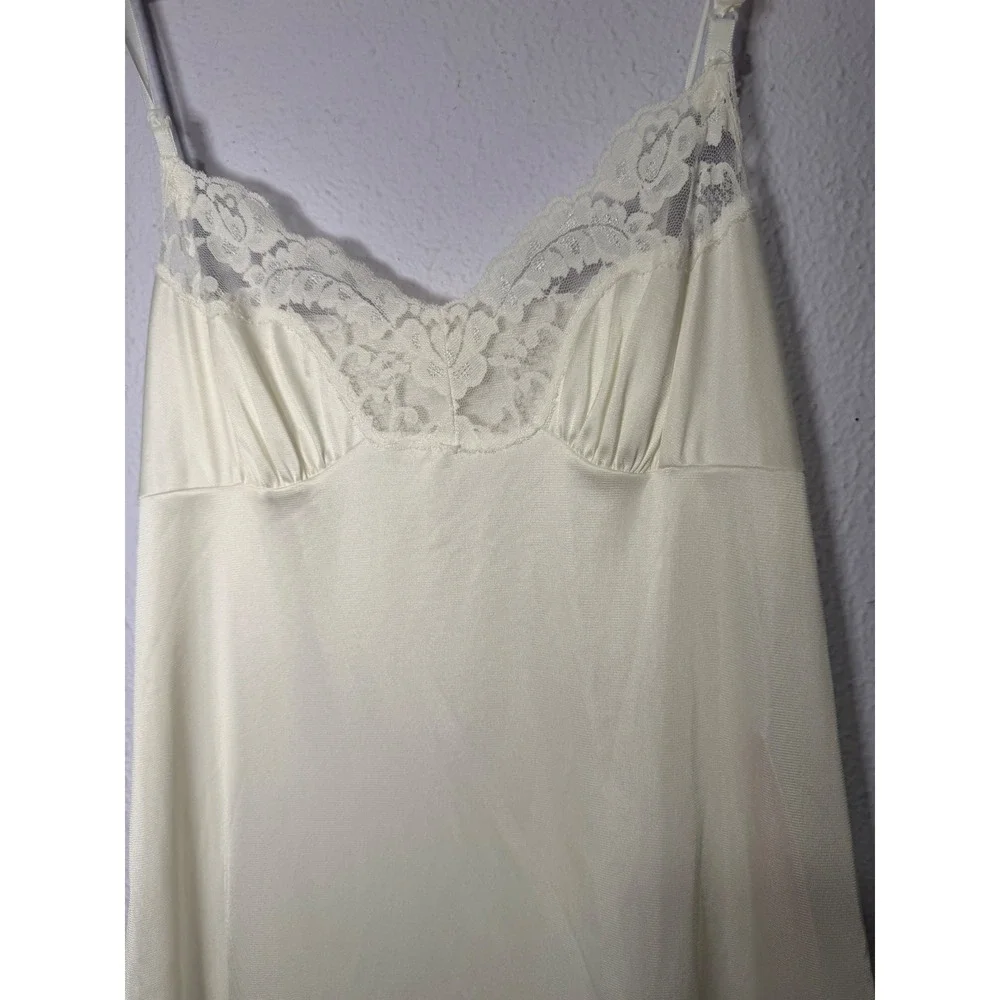 Vintage Ivory Lace Trim Full Slip Dress Romantic Layering Chemise Nightgown M/L?